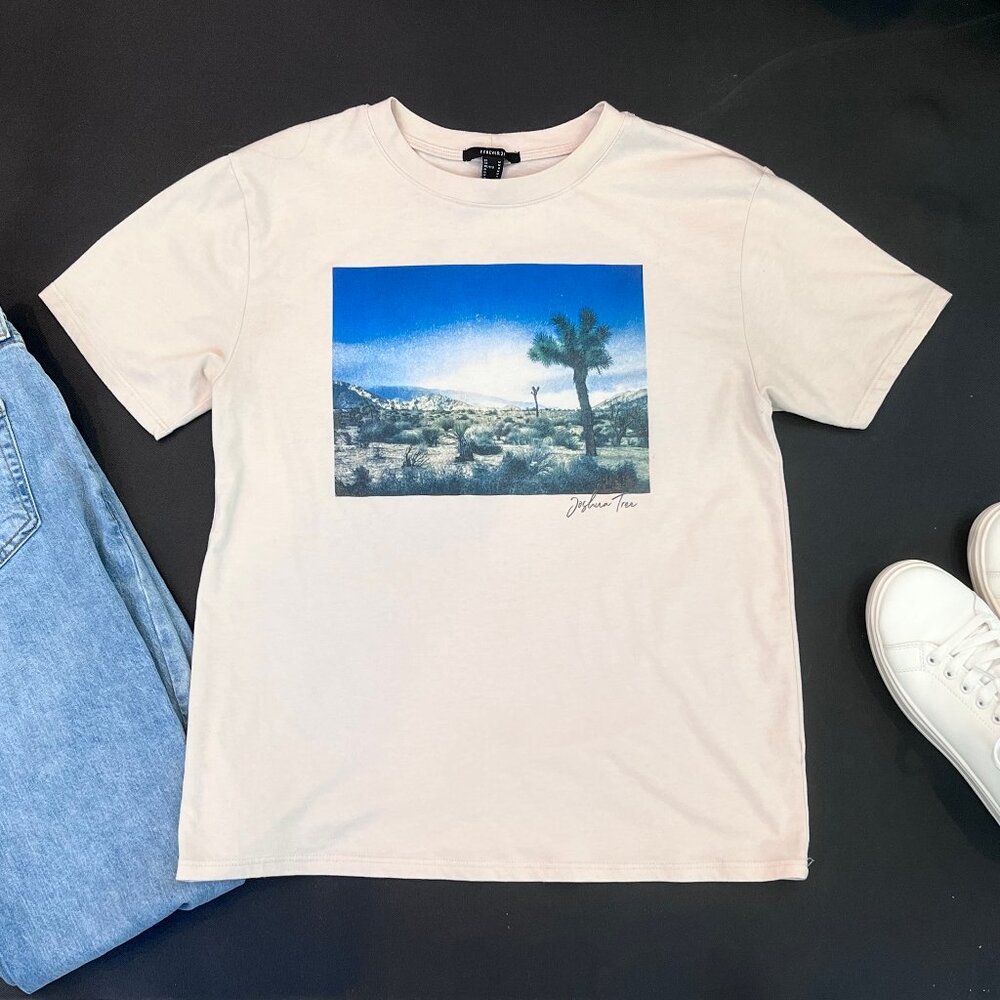 Forever 21 Joshua Tree Graphic Tee Short Sleeve in Cream - Size Med